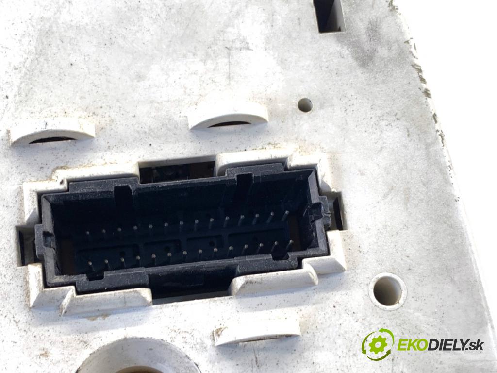 VW TRANSPORTER T4 Skrzynia 1993 44 kW 1.9 D 1896 Prístrojovka 357919059AC (Prístrojová doska)