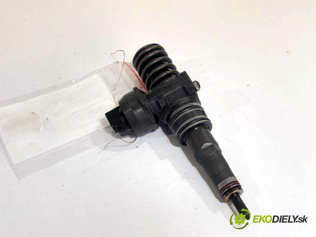 AUDI A3 8P liftback 2005 77 kW 1.9 TDI 1896 Vstrekovač 038130073AG (Vstrekovač paliva)