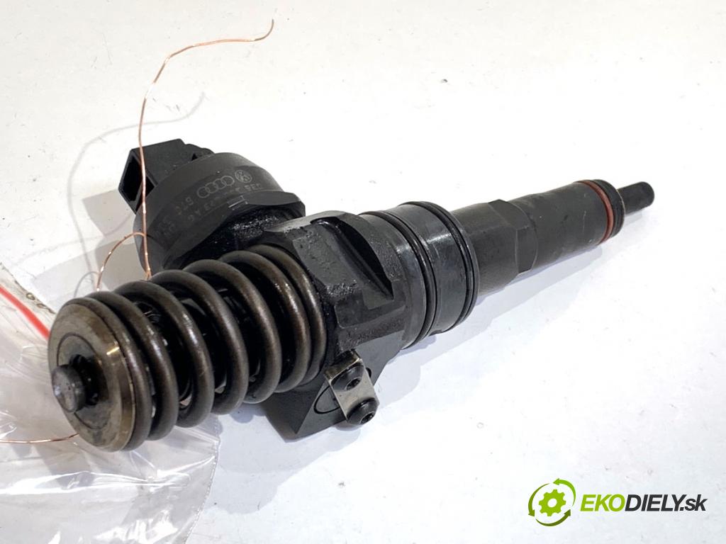 AUDI A3 8P liftback 2005 77 kW 1.9 TDI 1896 Vstrekovač 038130073AG (Vstrekovač paliva)