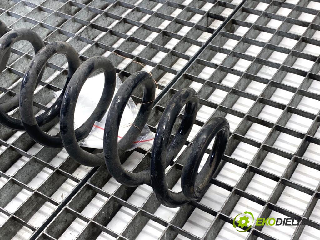 CUPRA FORMENTOR SUV 2023 228 kW 2.0 TSI 4Drive 1984 pružina zadní část 5Q0511115 (Klika dveří ostatní)