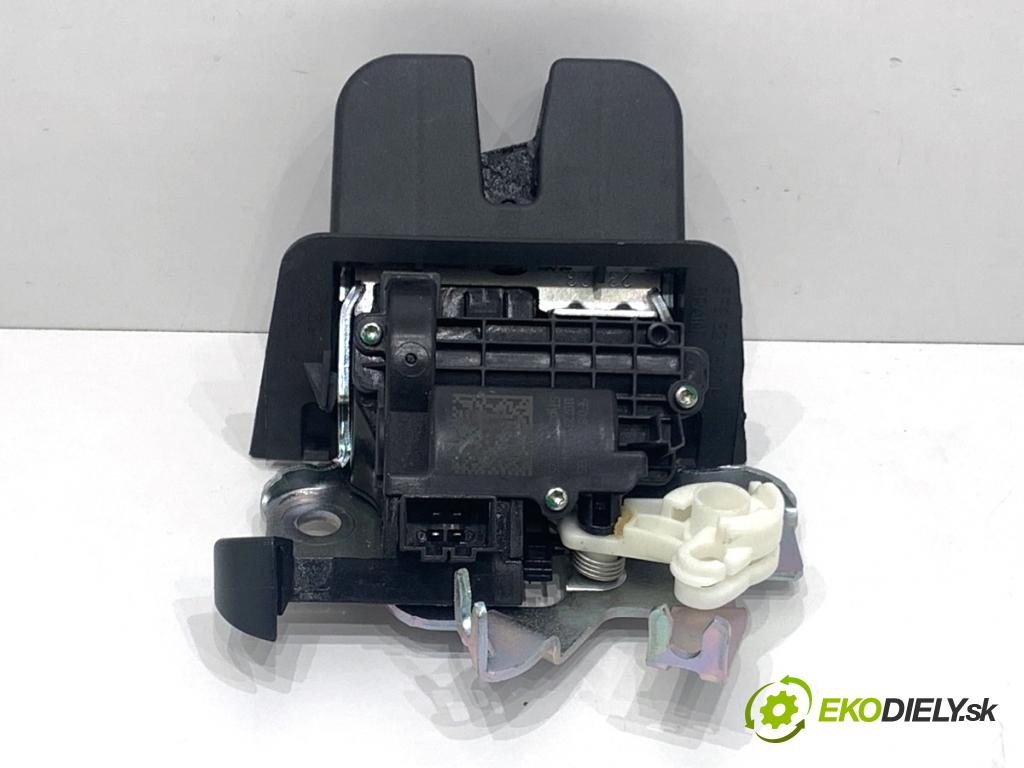 CUPRA FORMENTOR SUV 2023 228 kW 2.0 TSI 4Drive 1984 zámok dverí zad 5F0827505