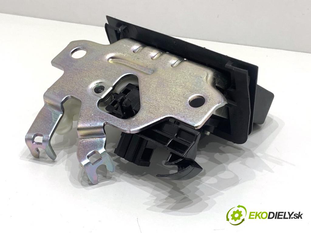 CUPRA FORMENTOR SUV 2023 228 kW 2.0 TSI 4Drive 1984 zámok dverí zad 5F0827505