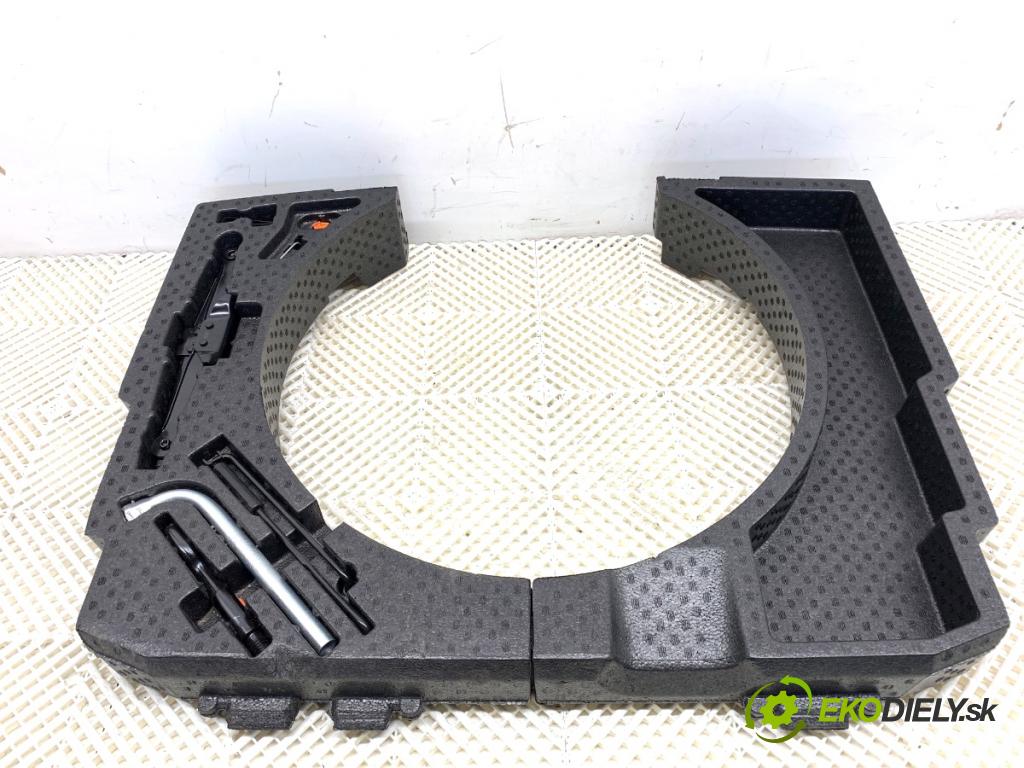 CUPRA FORMENTOR SUV 2023 228 kW 2.0 TSI 4Drive 1984 souprava náradí 