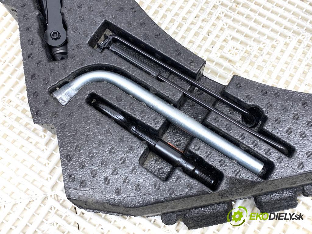 CUPRA FORMENTOR SUV 2023 228 kW 2.0 TSI 4Drive 1984 Súprava náradia