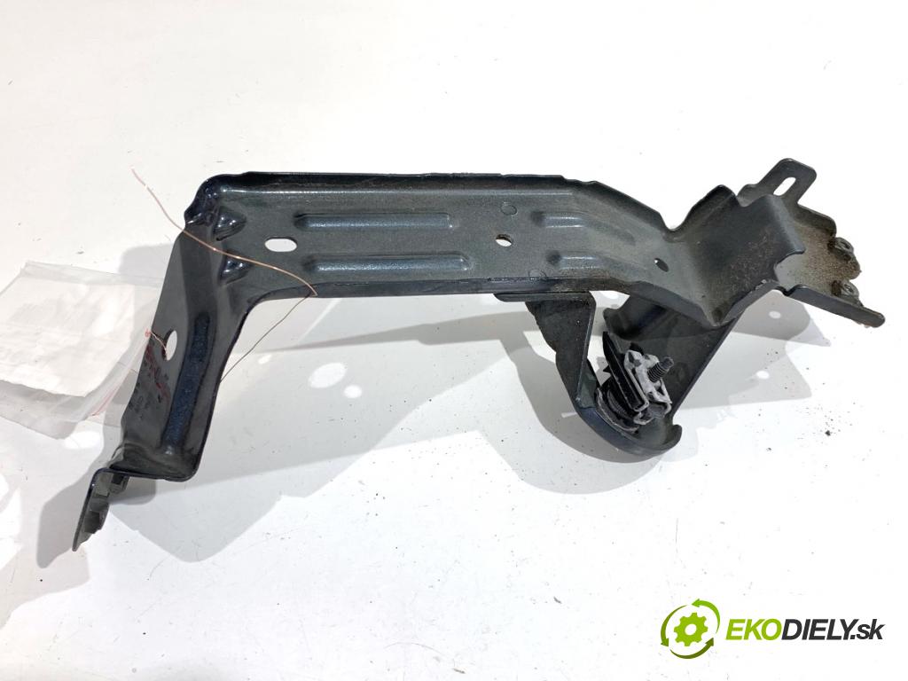 CUPRA FORMENTOR SUV 2023 228 kW 2.0 TSI 4Drive 1984 držák blatníka pravý 5FF821168B