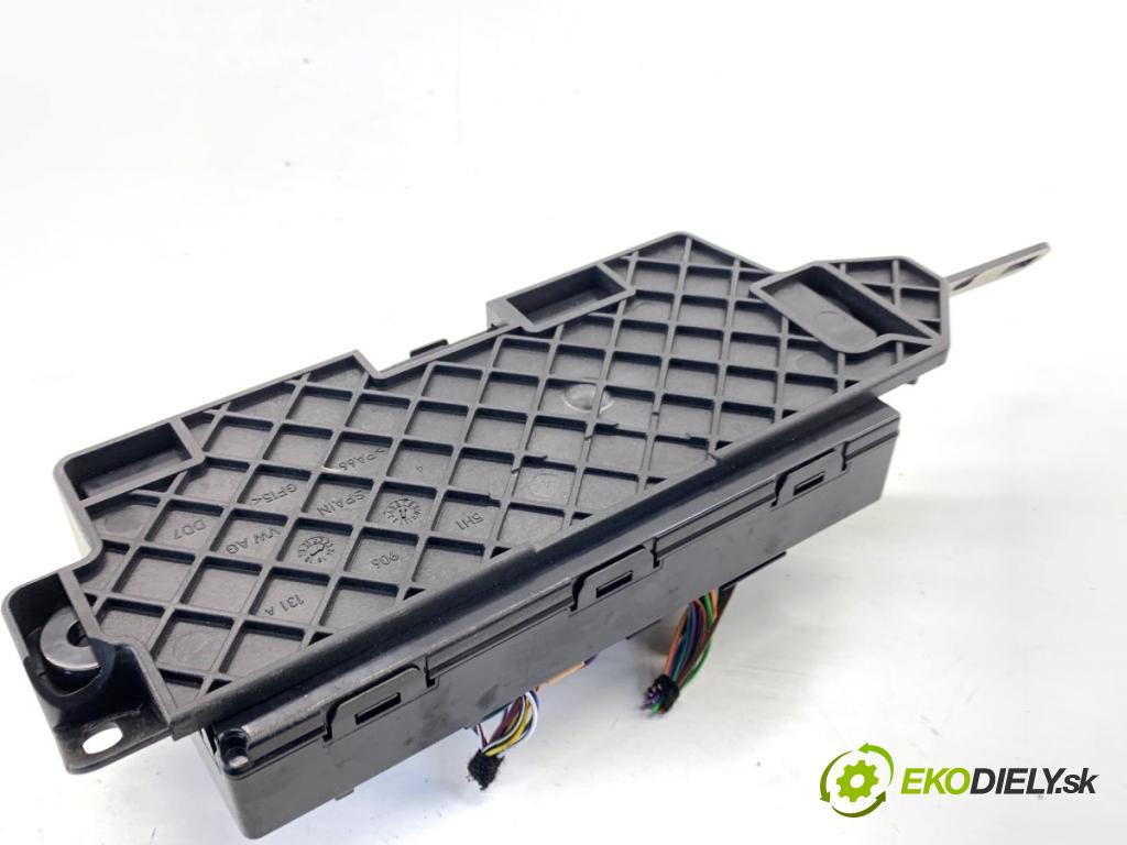 CUPRA FORMENTOR SUV 2023 228 kW 2.0 TSI 4Drive 1984 modul klimatizace 5WA907727BC (Klika dveří ostatní)