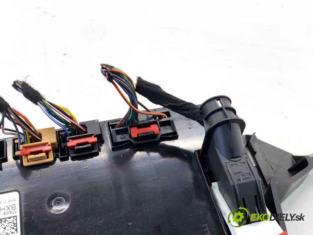 CUPRA FORMENTOR SUV 2023 228 kW 2.0 TSI 4Drive 1984 modul klimatizace 5WA907727BC (Klika dveří ostatní)