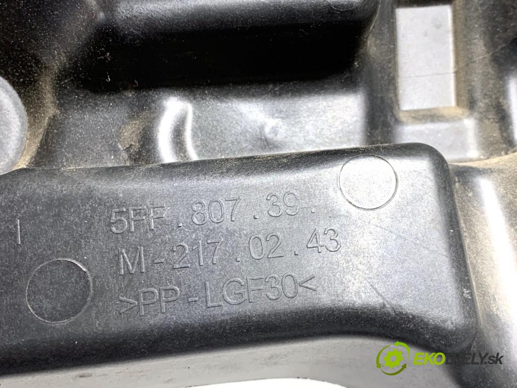 CUPRA FORMENTOR SUV 2023 228 kW 2.0 TSI 4Drive 1984 Úchyt nárazníka pravy zad 5FF807378