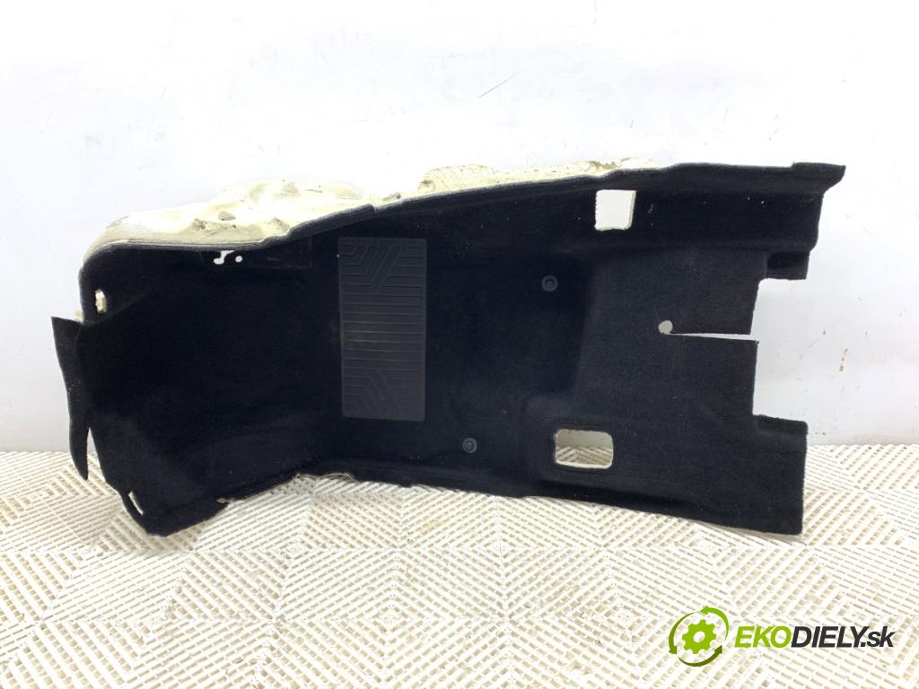 MERCEDES-BENZ GLE SUV 2020 180 kW GLE 300 d 4-matic (167.119) 1950 koberec KRYTINA: přední část levá strana A1676801700