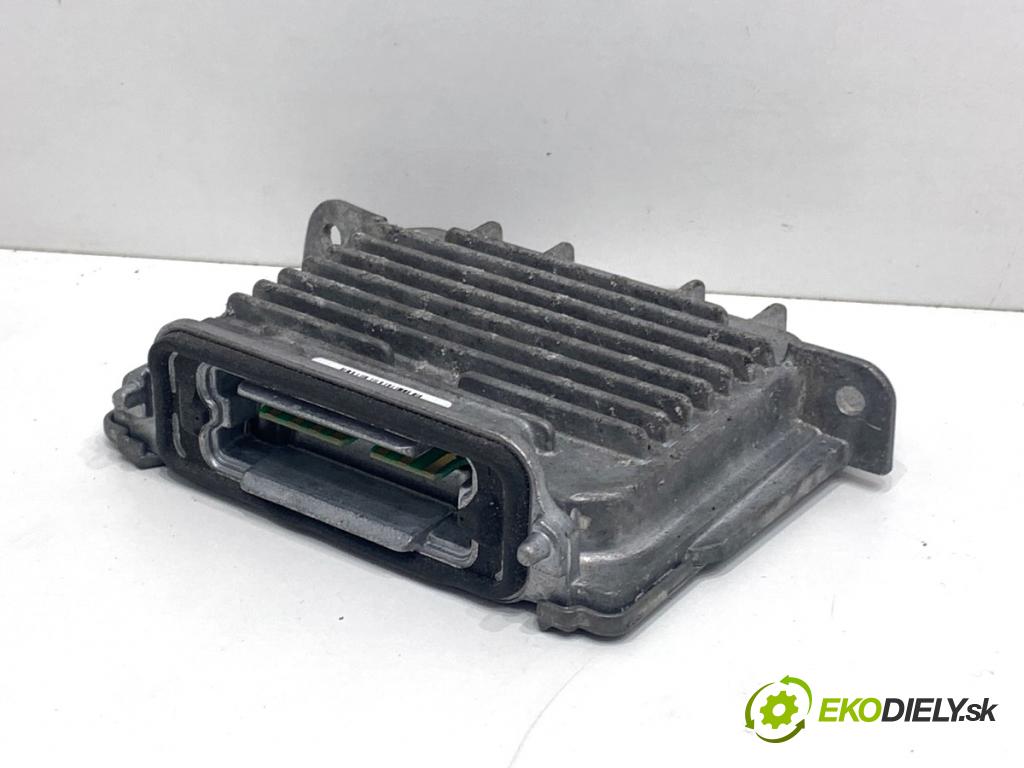 FORD KUGA II SUV 2014 120 kW 2.0 TDCi 4x4 1997 měnič XENON 89089352 (Řídící jednotka xenonu)