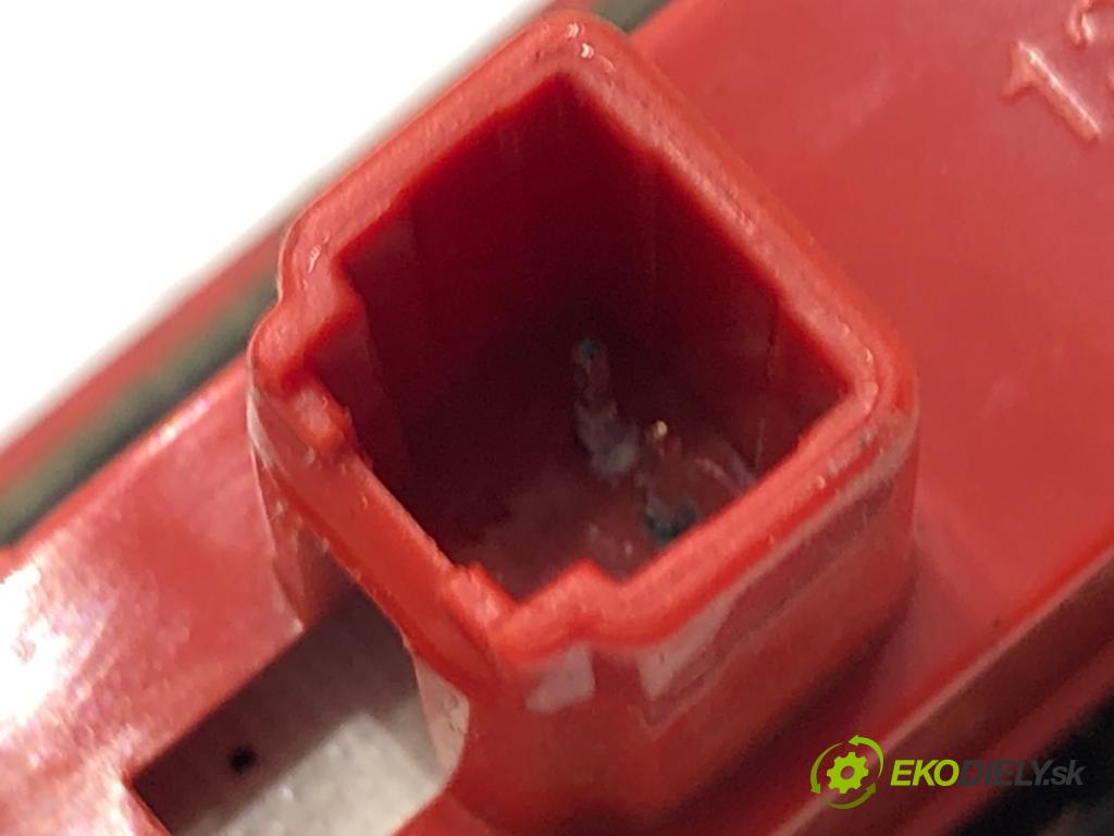 FORD KUGA II SUV 2014 120 kW 2.0 TDCi 4x4 1997 Svetlo brzdových svetiel CJ54-13A601-AD