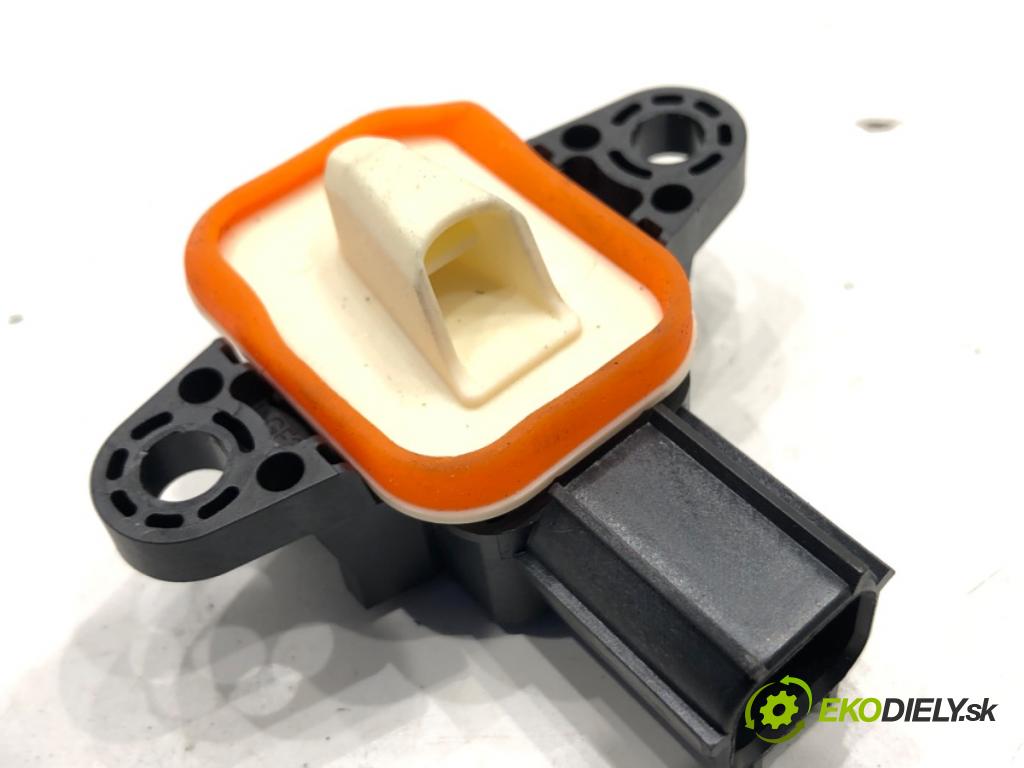 FORD KUGA II SUV 2014 120 kW 2.0 TDCi 4x4 1997 Snímač nárazu F2GT-14C676-AA (Snímač nárazu)