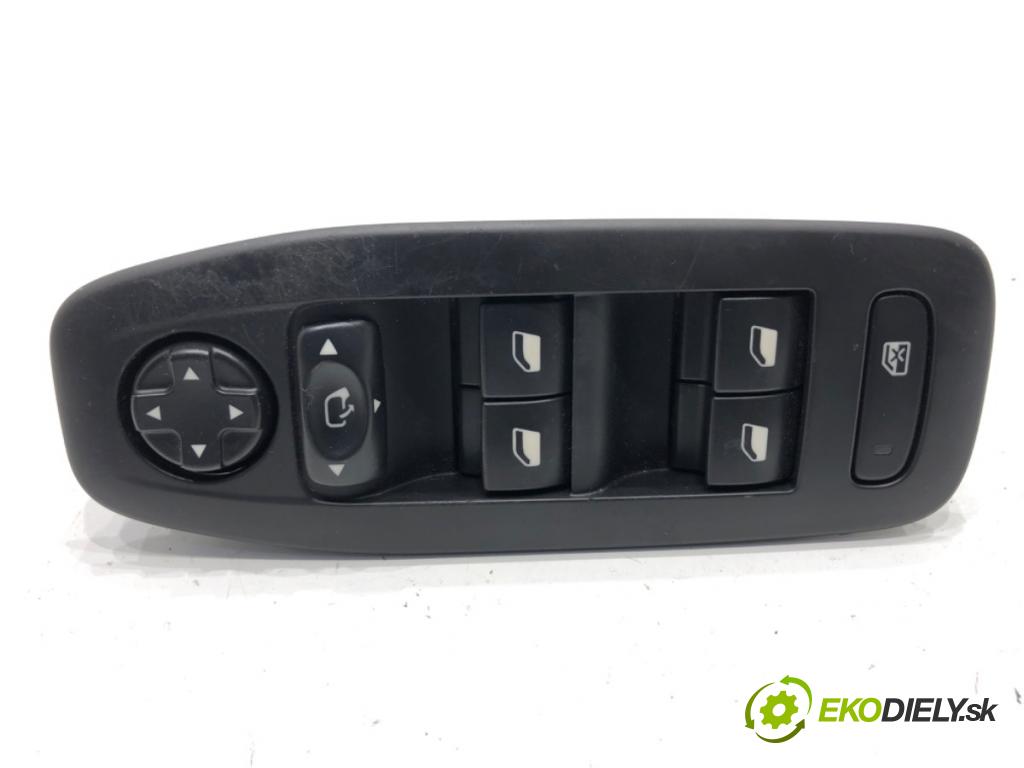 PEUGEOT 2008 I SUV 2016 96 kW 1.2 THP 130 / PureTech 130 1199 Prepínač okien 96749624ZD (Prepínacie páčky pod volantom)