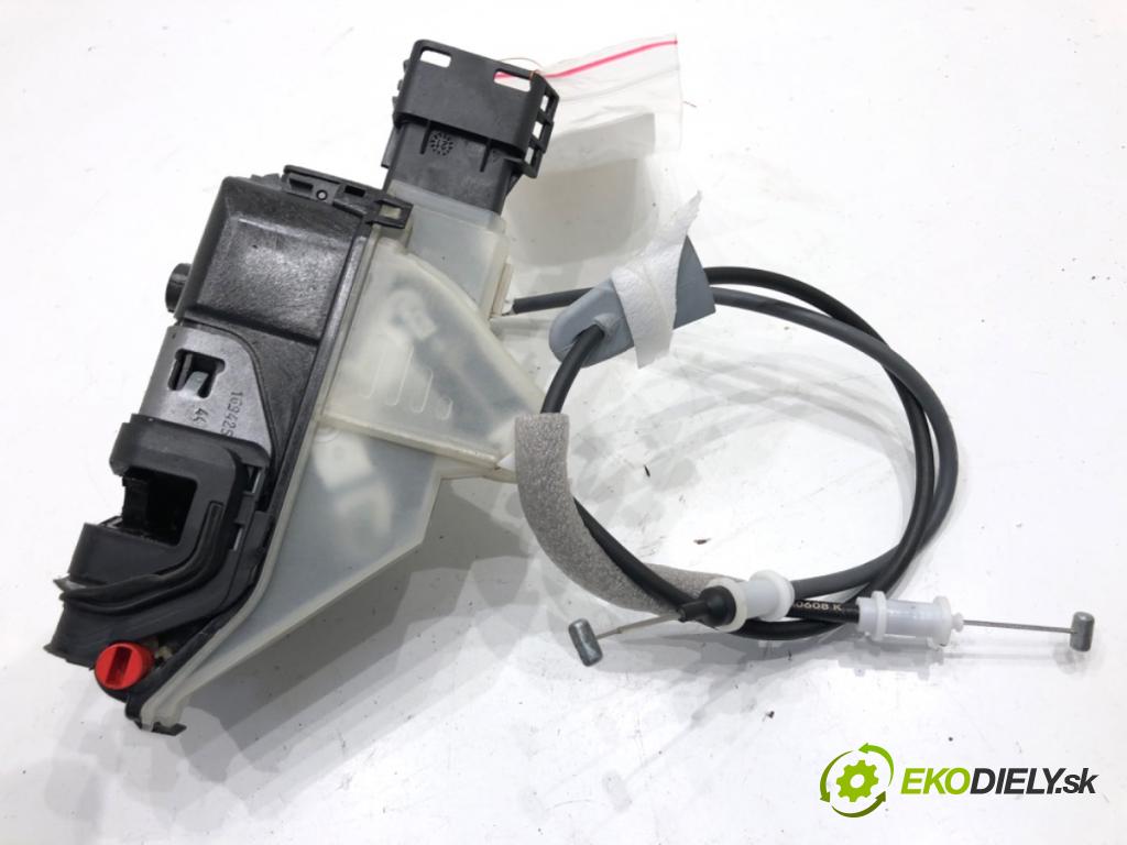 PEUGEOT 3008 SUV 2021 147 kW Hybrid4 (M45GBU) 1598 zámok Dvere pravy zad 237290