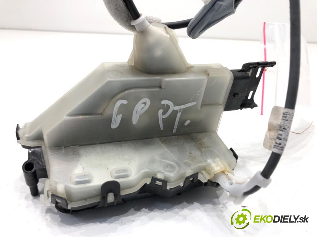 PEUGEOT 3008 SUV 2021 147 kW Hybrid4 (M45GBU) 1598 zámok Dvere pravy zad 237290