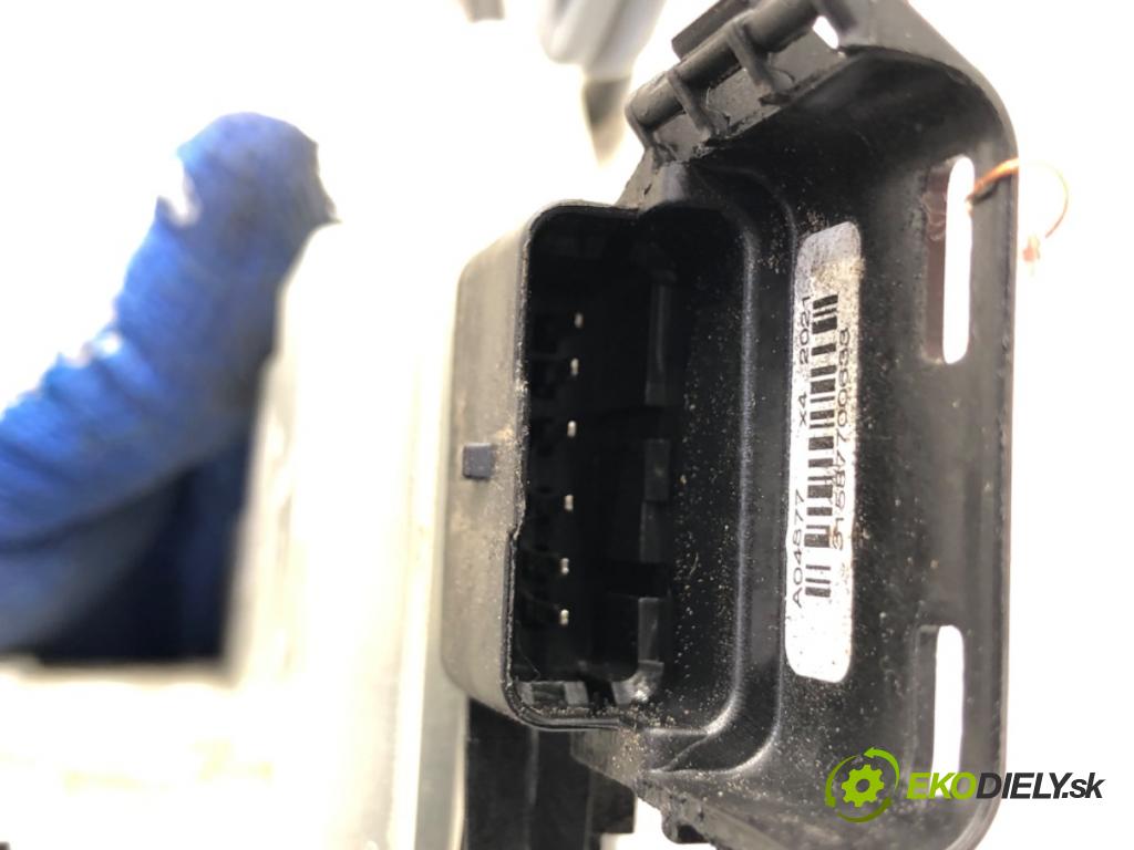 PEUGEOT 3008 SUV 2021 147 kW Hybrid4 (M45GBU) 1598 zámok Dvere pravy zad 237290