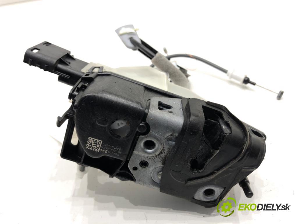 PEUGEOT 3008 SUV 2021 147 kW Hybrid4 (M45GBU) 1598 zámok Dvere pravy predný PSA104234