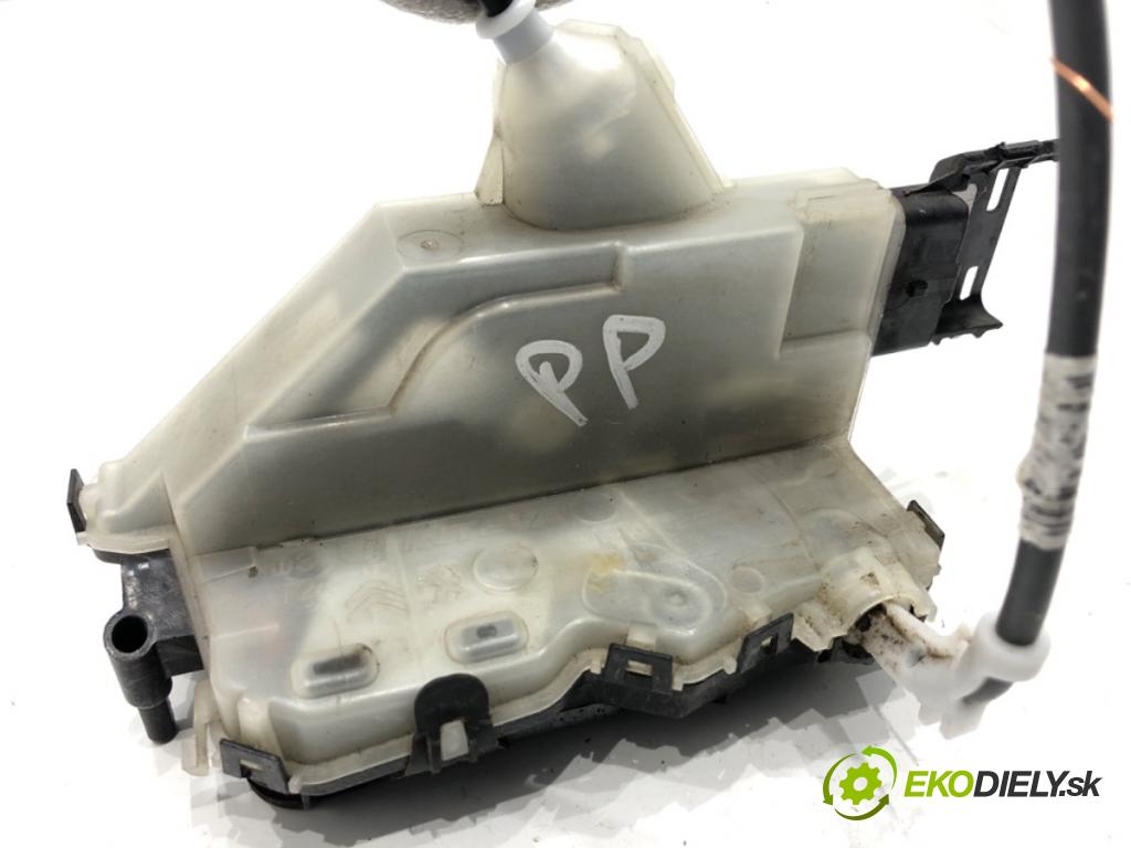 PEUGEOT 3008 SUV 2021 147 kW Hybrid4 (M45GBU) 1598 zámok Dvere pravy predný PSA104234