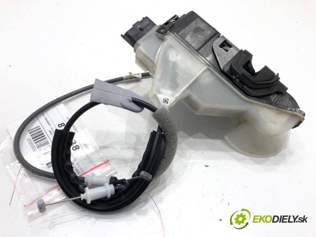 PEUGEOT 3008 SUV 2021 147 kW Hybrid4 (M45GBU) 1598 zámok Dvere ľavy predný 104235