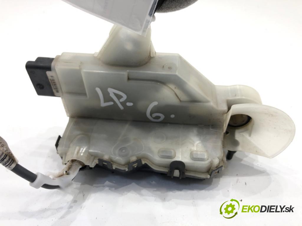 PEUGEOT 3008 SUV 2021 147 kW Hybrid4 (M45GBU) 1598 zámok Dvere ľavy predný 104235