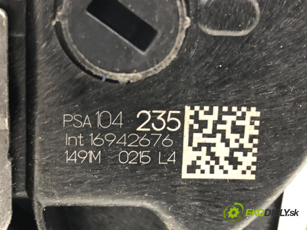 PEUGEOT 3008 SUV 2021 147 kW Hybrid4 (M45GBU) 1598 zámok dveře levý přední část 104235