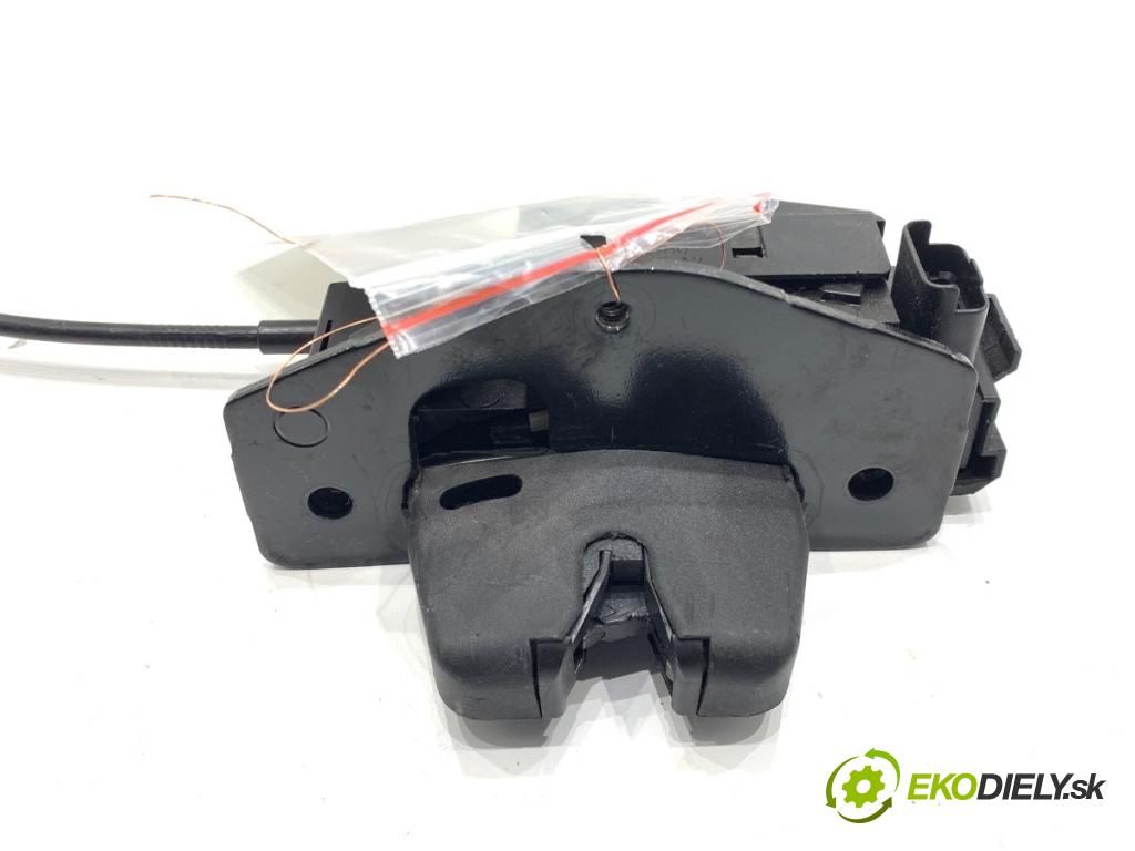 PEUGEOT 3008 SUV 2021 147 kW Hybrid4 (M45GBU) 1598 zámok dverí zad 9687148480