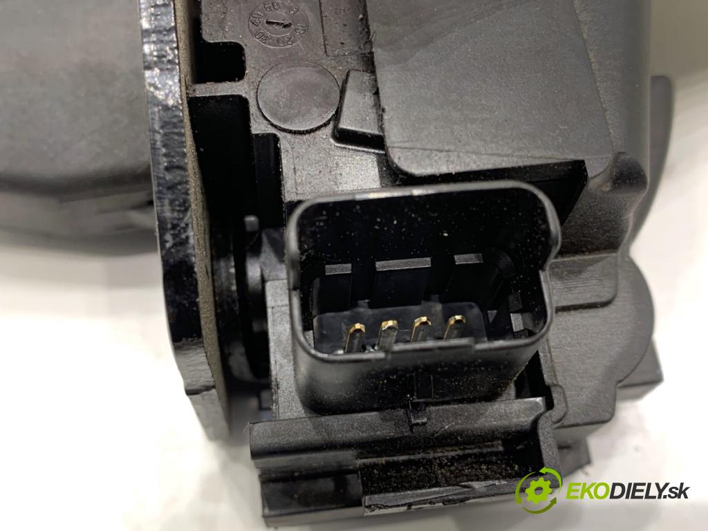 PEUGEOT 3008 SUV 2021 147 kW Hybrid4 (M45GBU) 1598 zámok dverí zad 9687148480