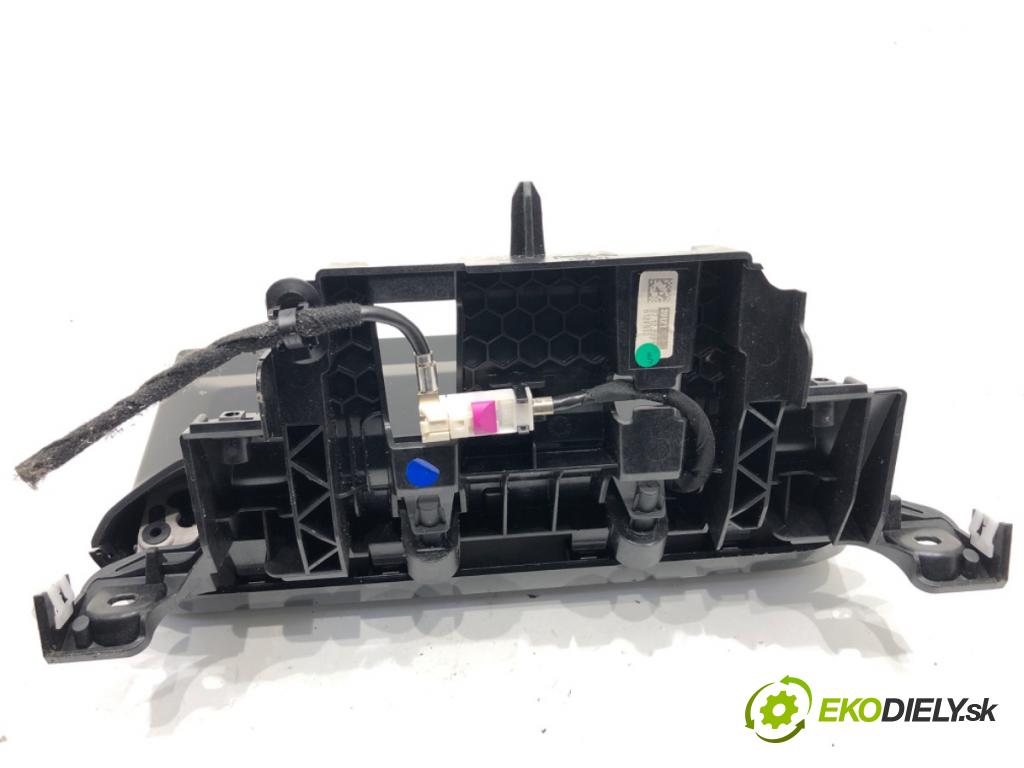 PEUGEOT 3008 SUV 2021 147 kW Hybrid4 (M45GBU) 1598 Dislpej  (Prístrojová doska)