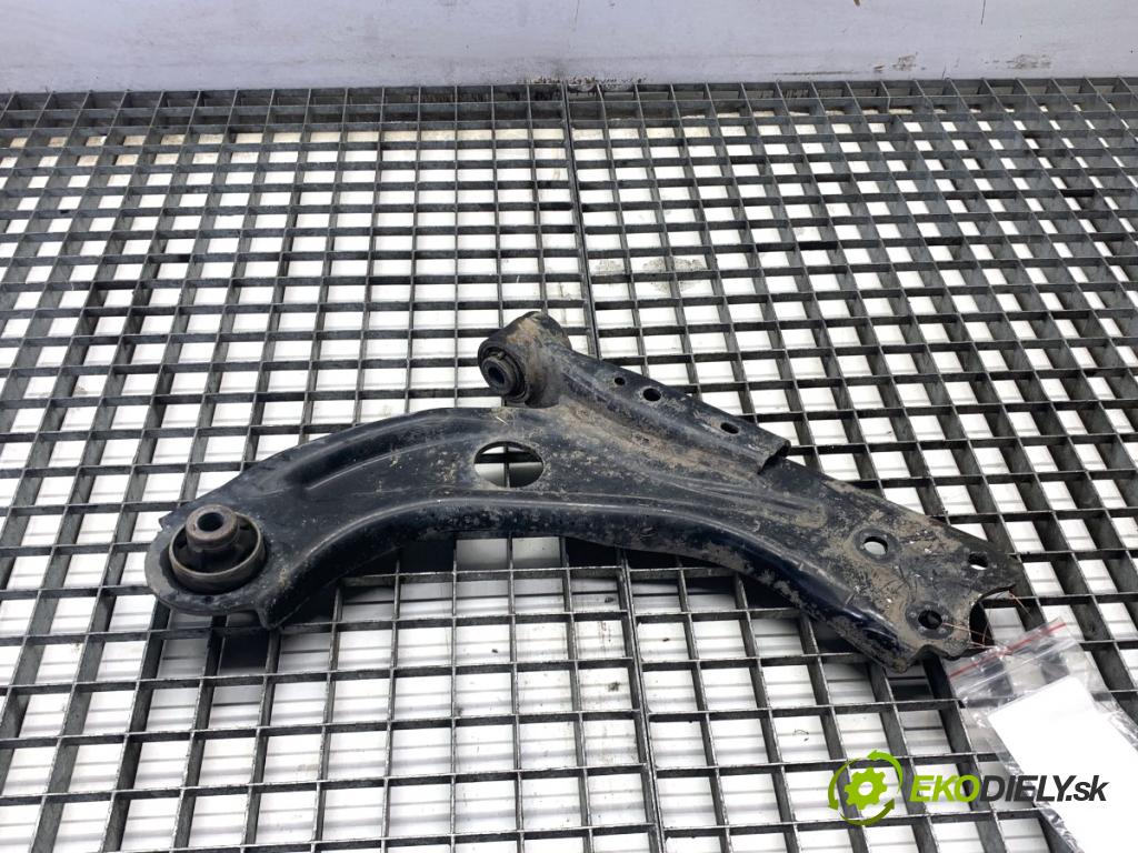 PEUGEOT 3008 SUV 2021 147 kW Hybrid4 (M45GBU) 1598 Rameno ľavy predný 