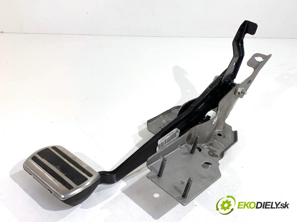 PEUGEOT 3008 SUV 2021 147 kW Hybrid4 (M45GBU) 1598 pedal