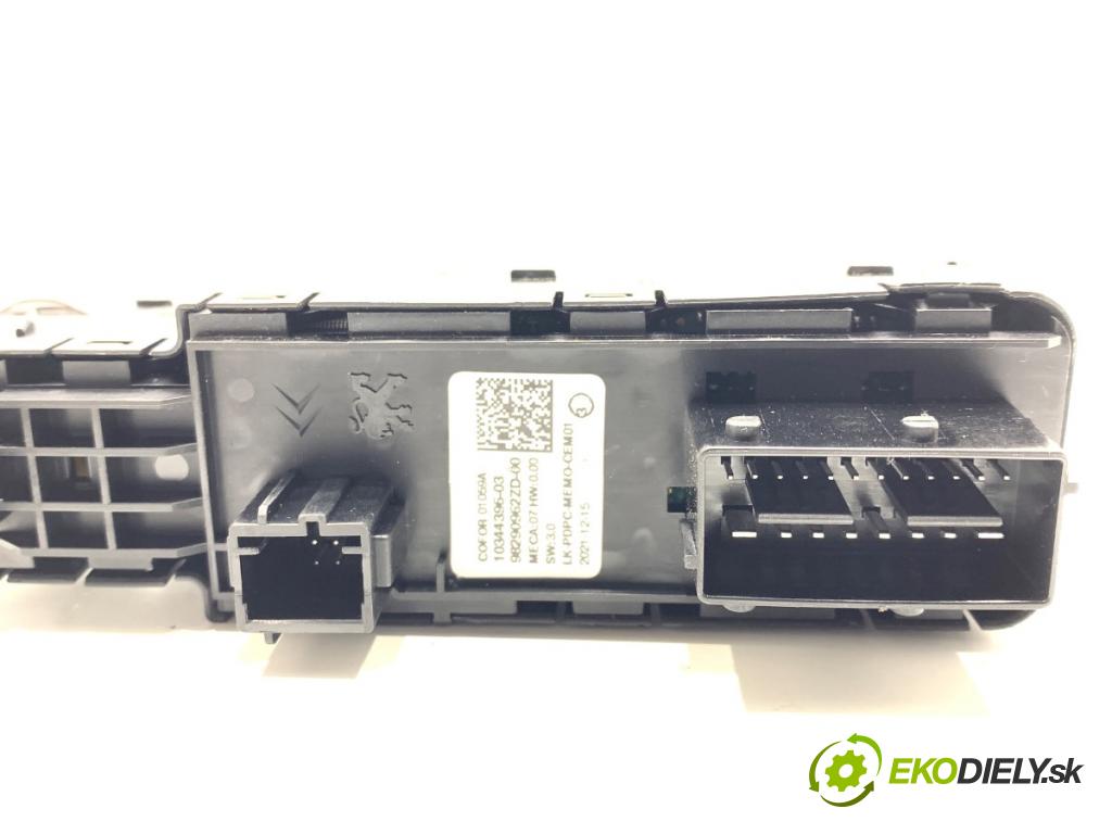 PEUGEOT 3008 SUV 2021 147 kW Hybrid4 (M45GBU) 1598 Prepínač okien 98290962ZD (Prepínacie páčky pod volantom)