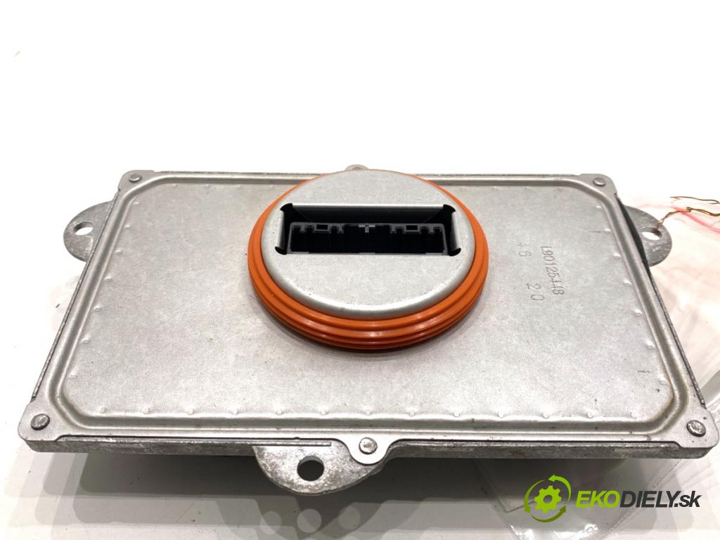 PEUGEOT 3008 SUV 2021 147 kW Hybrid4 (M45GBU) 1598 Menič LED L90208152