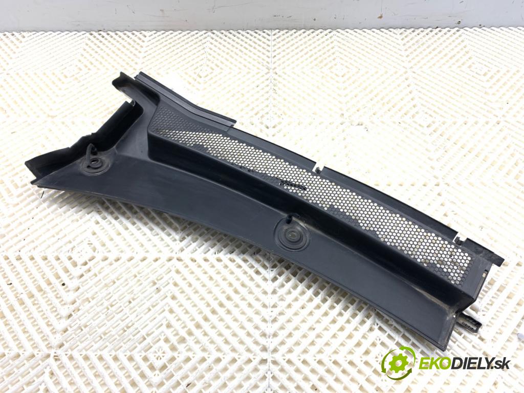 PEUGEOT 3008 SUV 2021 147 kW Hybrid4 (M45GBU) 1598 Torpédo, plast pod čelné okno ľave 98347052XT