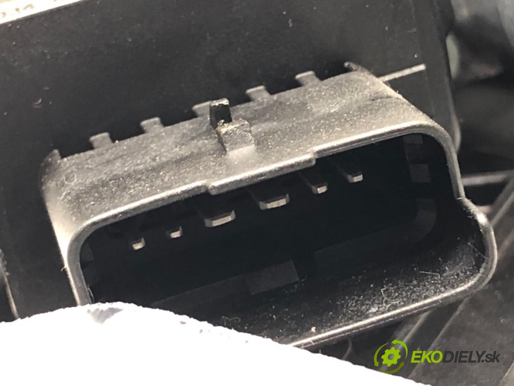 PEUGEOT 3008 SUV 2021 147 kW Hybrid4 (M45GBU) 1598 Mechanizmus okna pravy zad 9840190180