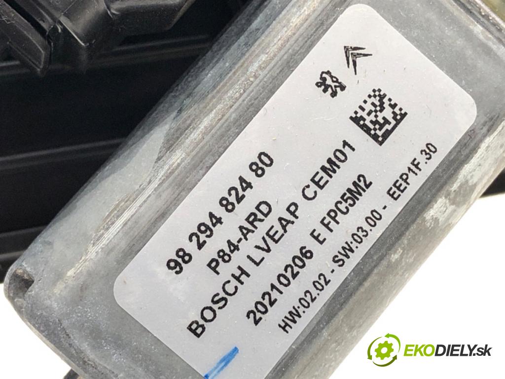 PEUGEOT 3008 SUV 2021 147 kW Hybrid4 (M45GBU) 1598 Mechanizmus okna pravy zad 9840190180