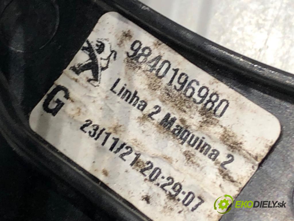 PEUGEOT 3008 SUV 2021 147 kW Hybrid4 (M45GBU) 1598 Mechanizmus okna ľavy predný 9840196980