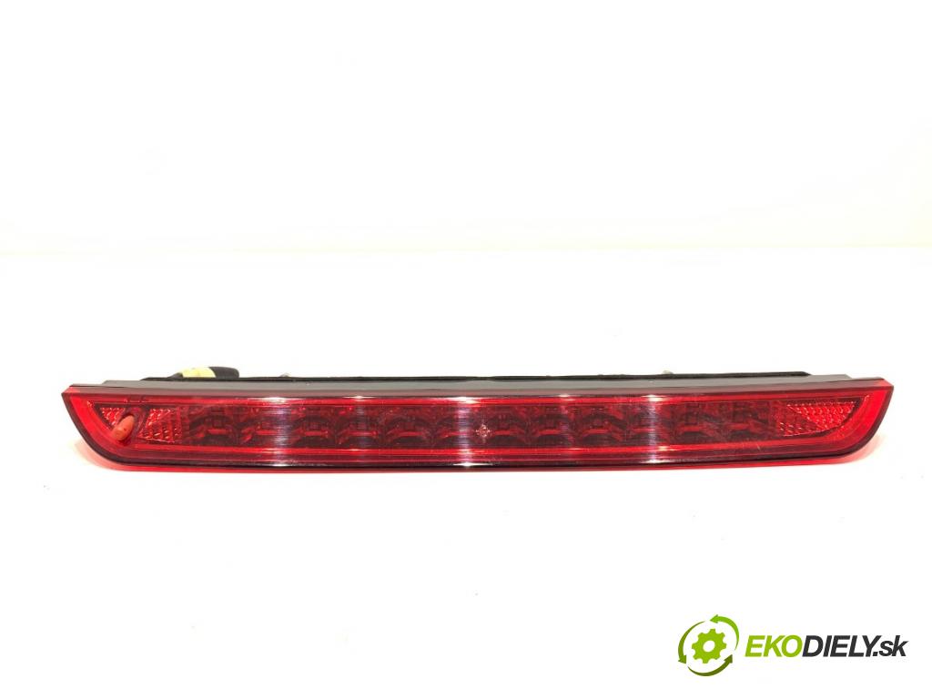 PEUGEOT 3008 SUV 2021 147 kW Hybrid4 (M45GBU) 1598 Svetlo brzdových svetiel 