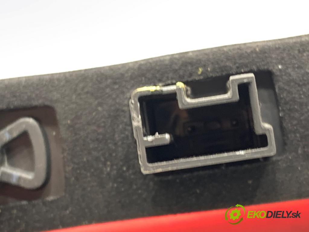 PEUGEOT 3008 SUV 2021 147 kW Hybrid4 (M45GBU) 1598 Svetlo brzdových svetiel