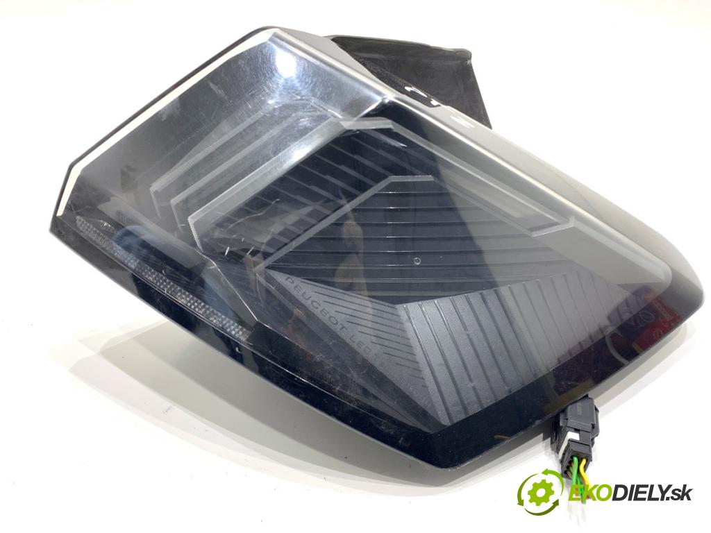 PEUGEOT 3008 SUV 2021 147 kW Hybrid4 (M45GBU) 1598 světlo pravý zadní část 9836231180