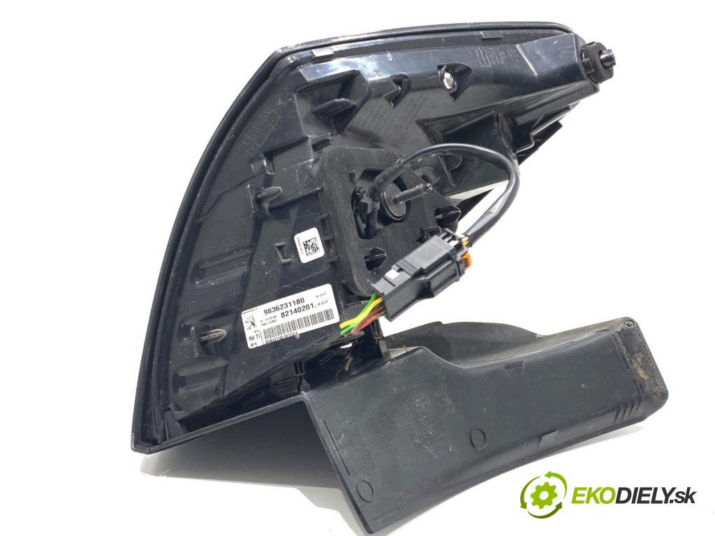 PEUGEOT 3008 SUV 2021 147 kW Hybrid4 (M45GBU) 1598 Svetlo pravy zad 9836231180