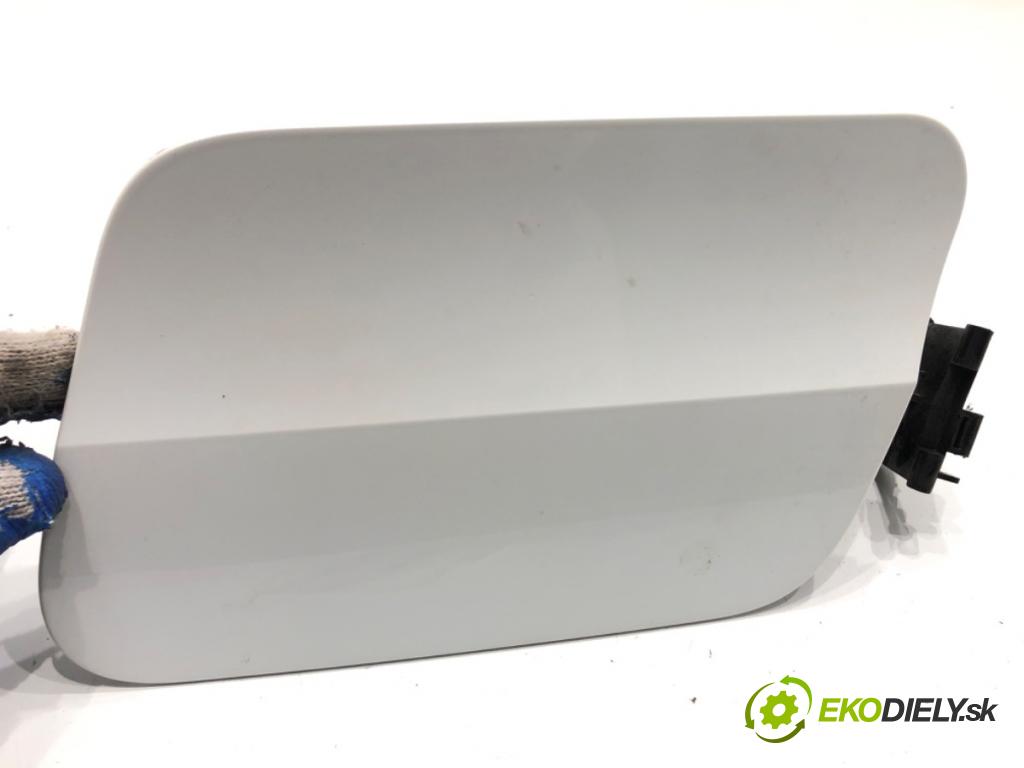 PEUGEOT 3008 SUV 2021 147 kW Hybrid4 (M45GBU) 1598 Dvierka nádrže paliva  (Kľučka dverí ostatné)