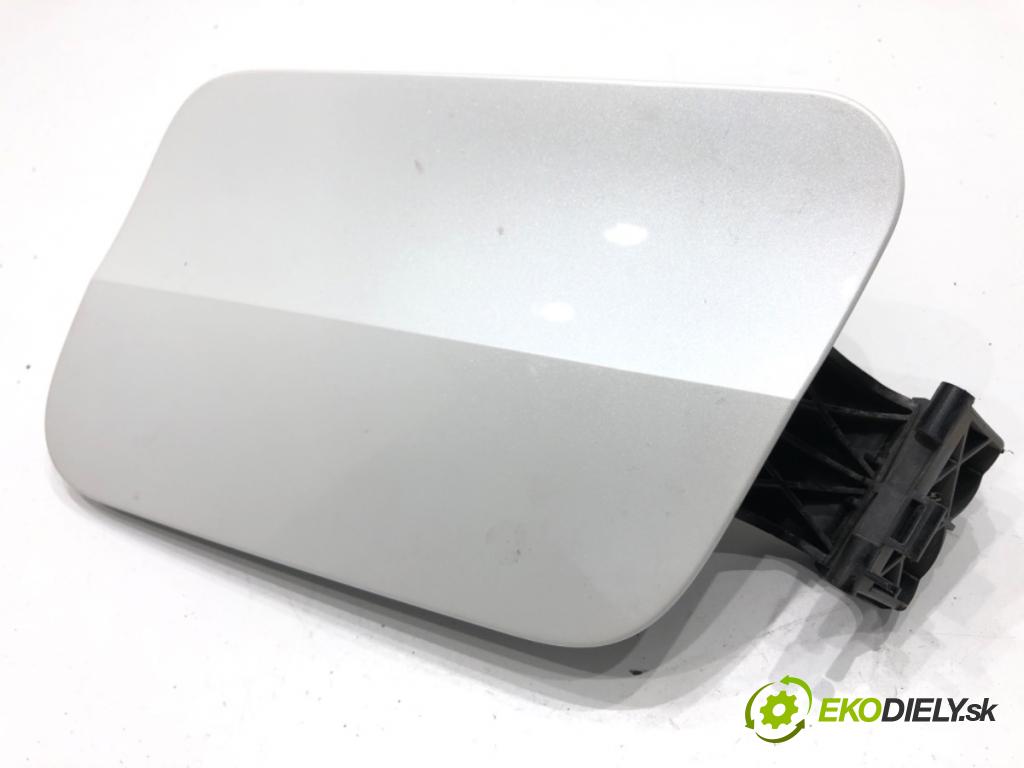 PEUGEOT 3008 SUV 2021 147 kW Hybrid4 (M45GBU) 1598 Dvierka nádrže paliva  (Kľučka dverí ostatné)