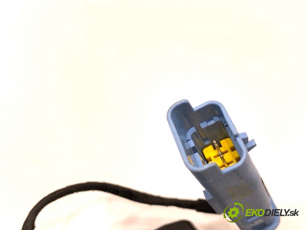 PEUGEOT 3008 SUV 2021 147 kW Hybrid4 (M45GBU) 1598 Kľučka vonkajšia pravy predný 9820340980