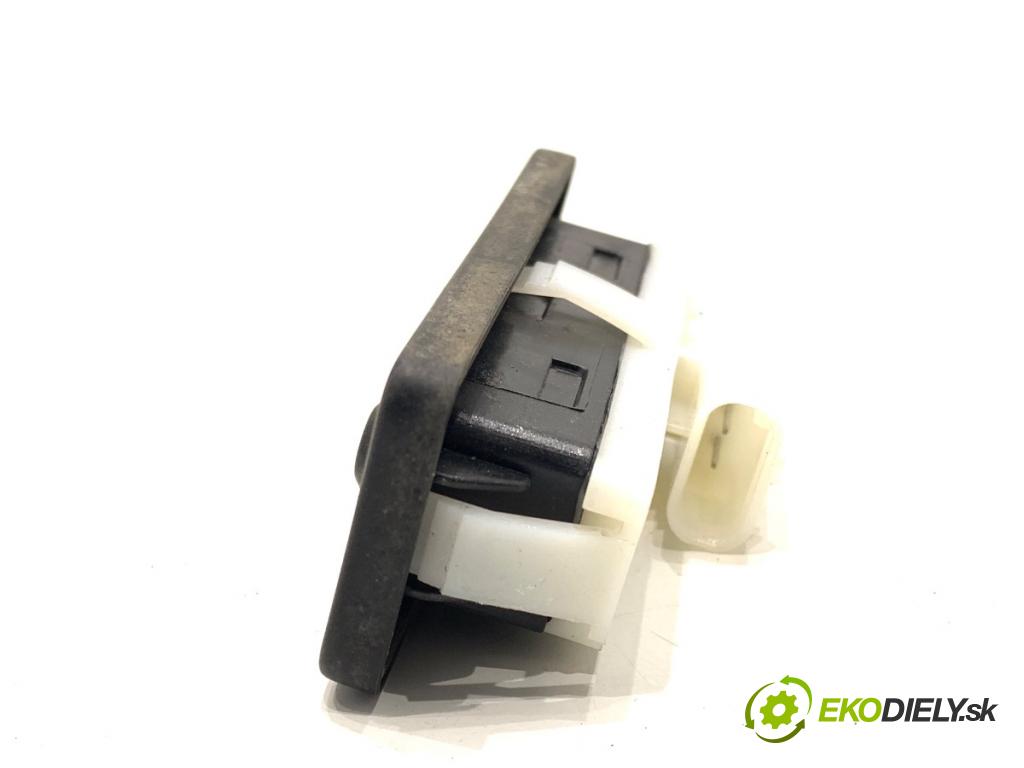 PEUGEOT 3008 SUV 2021 147 kW Hybrid4 (M45GBU) 1598 Kľučka dverí zad 9816255980