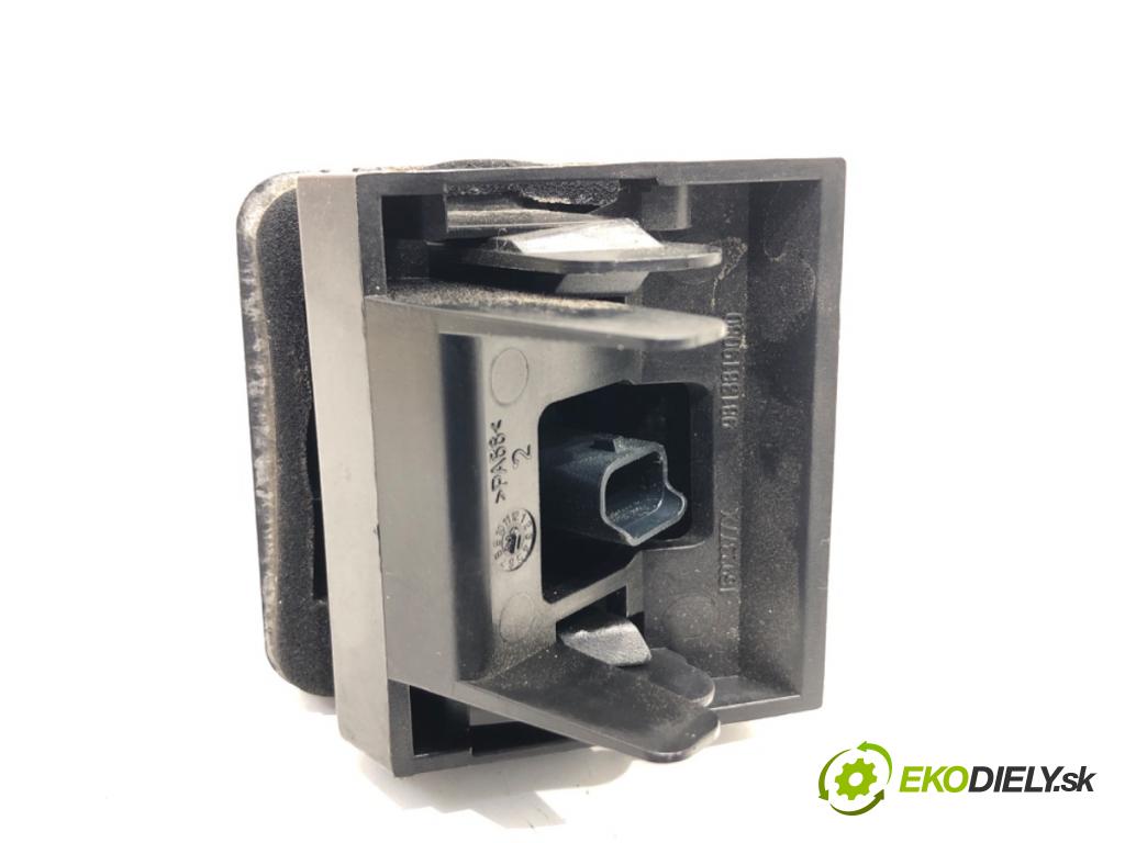 PEUGEOT 3008 SUV 2021 147 kW Hybrid4 (M45GBU) 1598 KAMERA ZPĚT: 9813819080