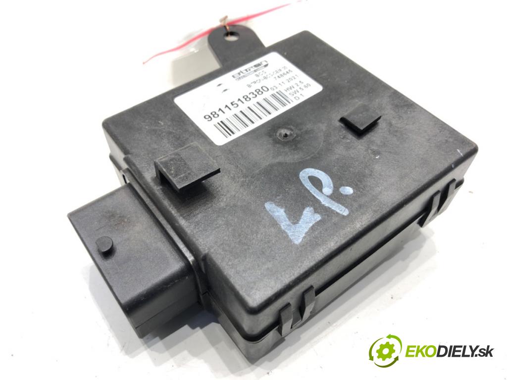 PEUGEOT 3008 SUV 2021 147 kW Hybrid4 (M45GBU) 1598 Modul sedačky 9811518380