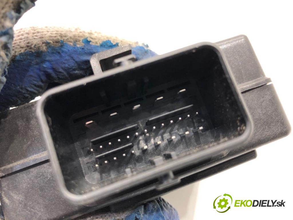 PEUGEOT 3008 SUV 2021 147 kW Hybrid4 (M45GBU) 1598 Modul sedačky 9811518380