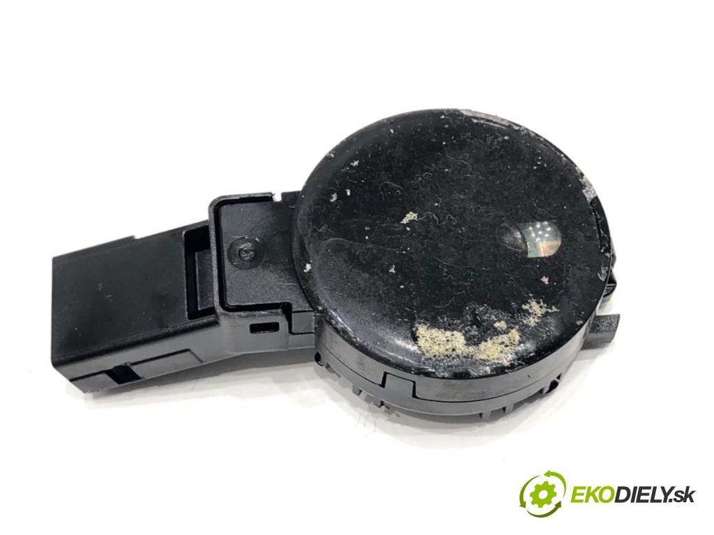 PEUGEOT 3008 SUV 2021 147 kW Hybrid4 (M45GBU) 1598 snímač deště 9813167380 (Snímač deště)