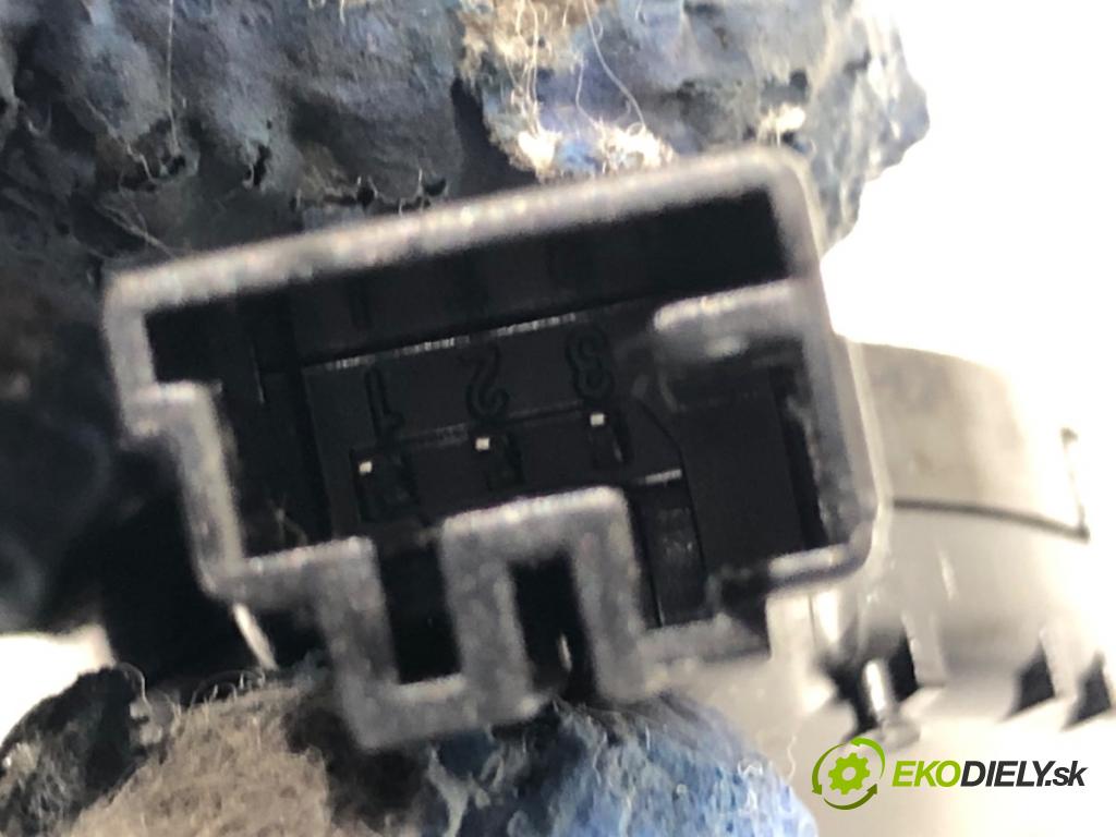 PEUGEOT 3008 SUV 2021 147 kW Hybrid4 (M45GBU) 1598 Snímač dažďa 9813167380 (Snímač dažďa)