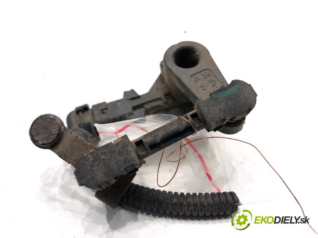 PEUGEOT 3008 SUV 2021 147 kW Hybrid4 (M45GBU) 1598 Snímač XENON zad pravy 9822316680